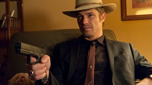 In Justified of the US broadcaster FX Network, Timothy Olyphant already embodied Raylan Givens, a law enforcement officer with a soft spot for the cowboy look.